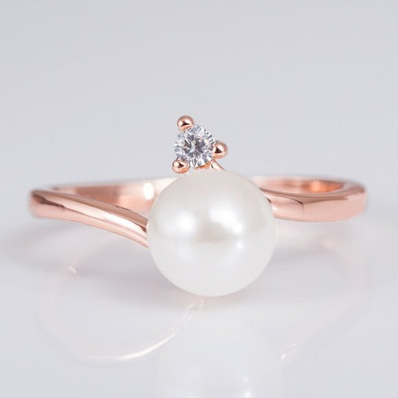 Women's Beautiful Rose Gold Pearl Ring - Picture 1 of 4